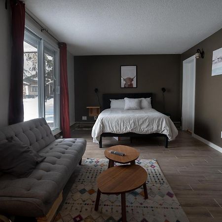 One Bedroom Condo Near Whyte Ave Close To University Edmonton Exterior photo