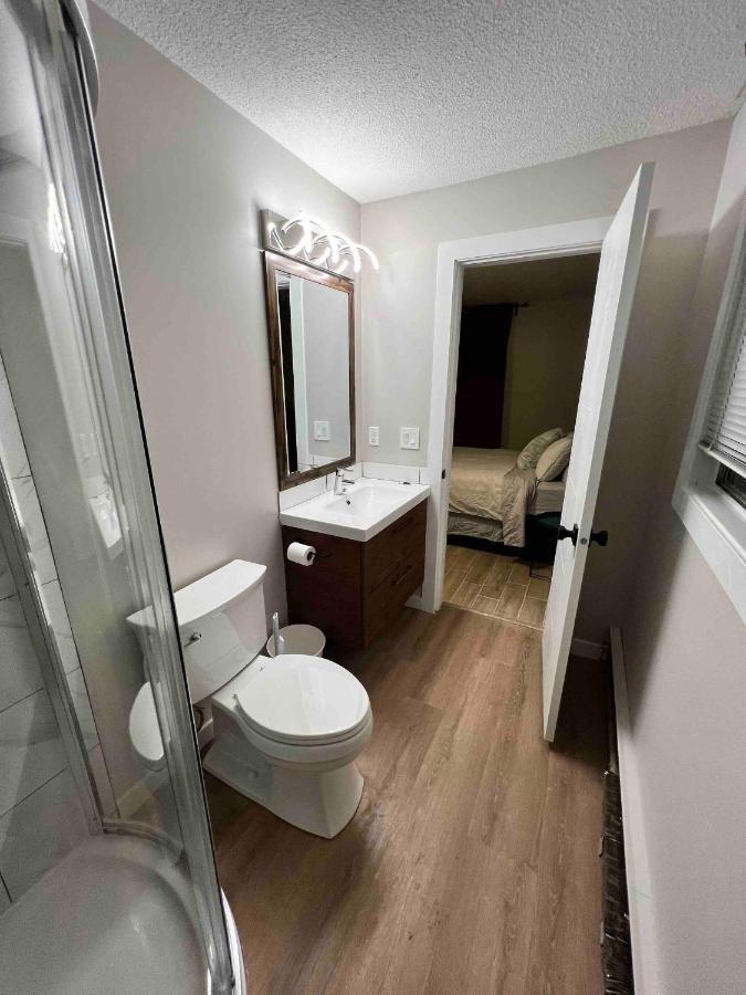 One Bedroom Condo Near Whyte Ave Close To University Edmonton Exterior photo