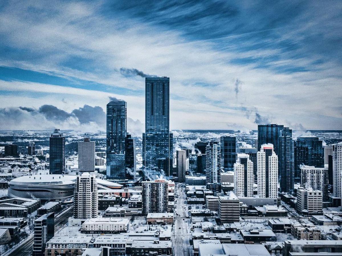 One Bedroom Condo Near Whyte Ave Close To University Edmonton Exterior photo