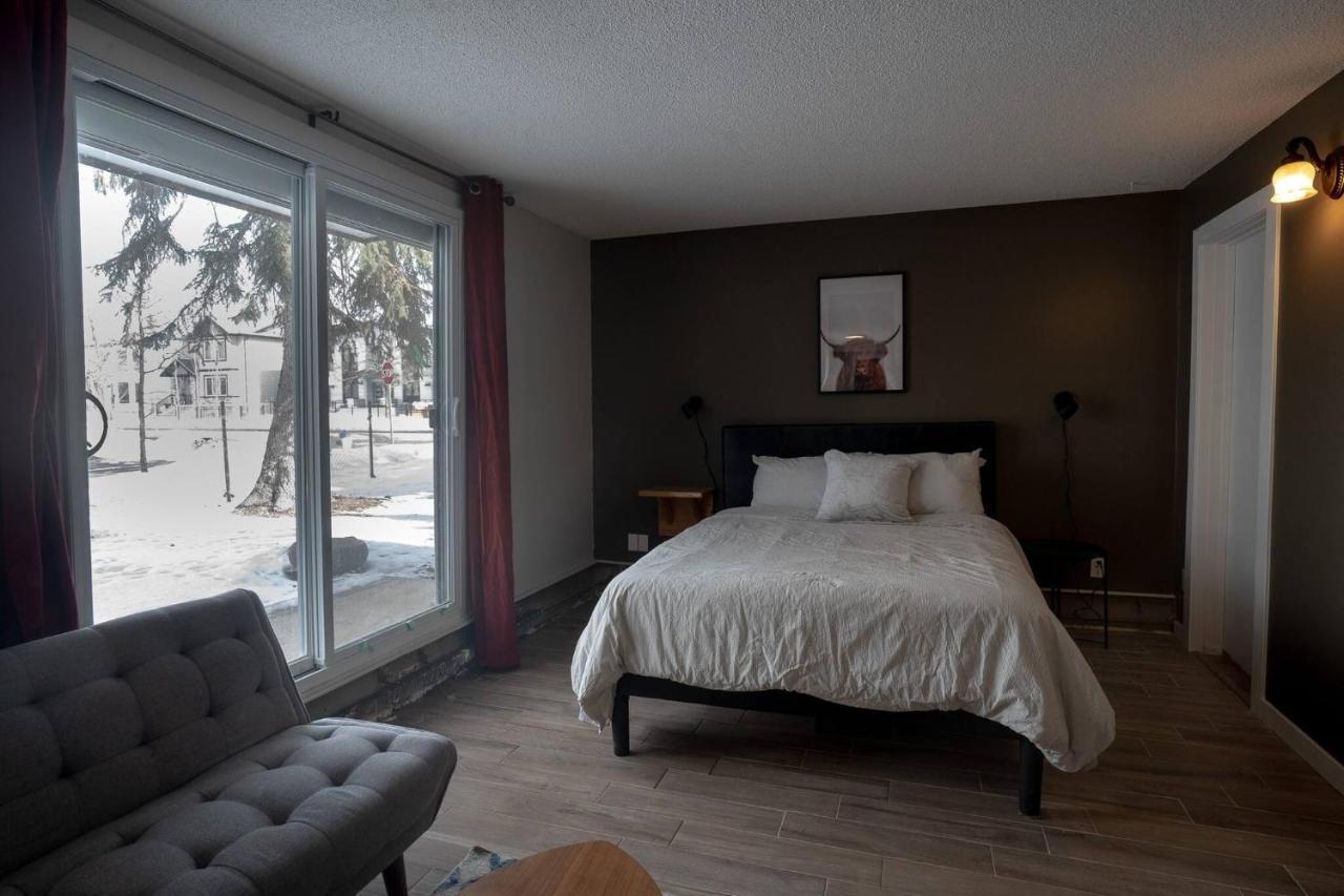 One Bedroom Condo Near Whyte Ave Close To University Edmonton Exterior photo