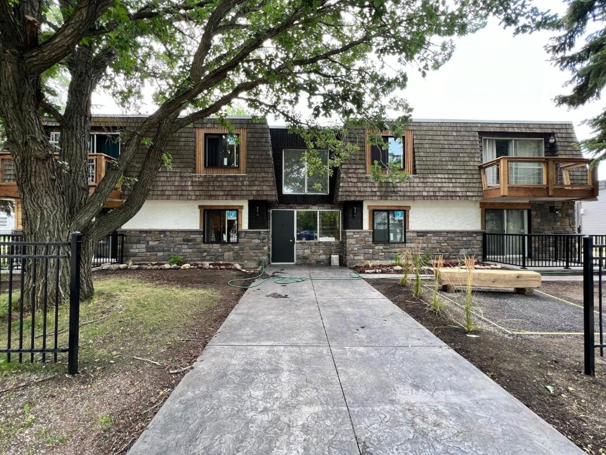 One Bedroom Condo Near Whyte Ave Close To University Edmonton Exterior photo